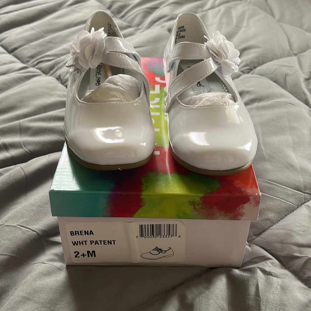 Girl’s White Dressing shoes